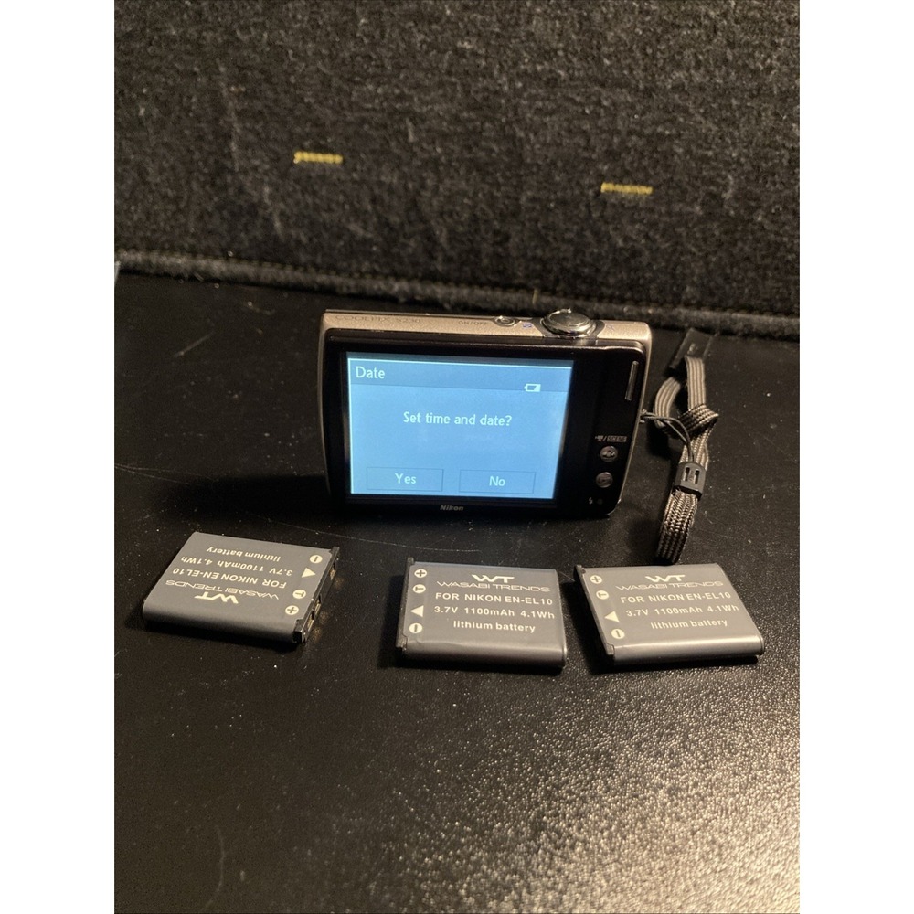 Nikon Coolpix S230 10MP - Silver - w/ 4‎ Batteries!